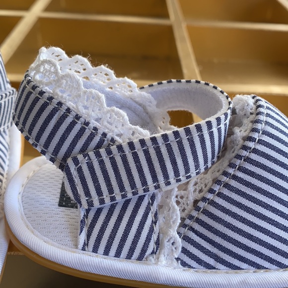 0-6 months little girls sandals NWT - Picture 2 of 3